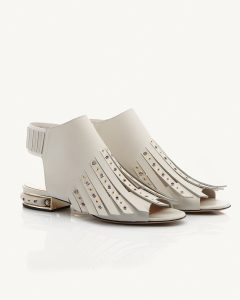 Nina Sandalo flat a tacco 20, in vitello off-white con frange decorate con occhielli oro e argento Francesco Lanzoni Shoes